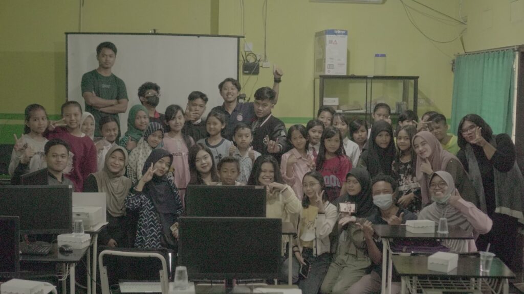 Cetak Bibit-Bibit Konten Kreator Baru, KKN-T Ilmu Komunikasi Unesa Adakan Pelatihan Konten Kreator Cetak Bibit-Bibit Konten Kreator Baru, KKN-T Ilmu Komunikasi Unesa Adakan Pelatihan Konten Kreator