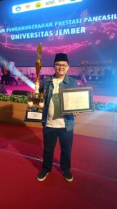 Mas Kades Raih Penghargaan Kades Berprestasi