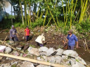 Inginkan Pengairan Sawah Lancar, Masyarakat Curah manis Melakukan Gotong Royong