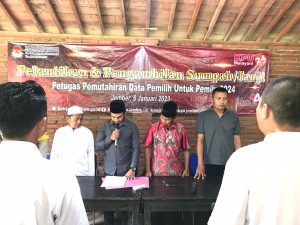 MEWAKILI MAS KADES, SEKRETARIS DESA HADIRI PELANTIKAN DAN BIMTEK PANTARLIH