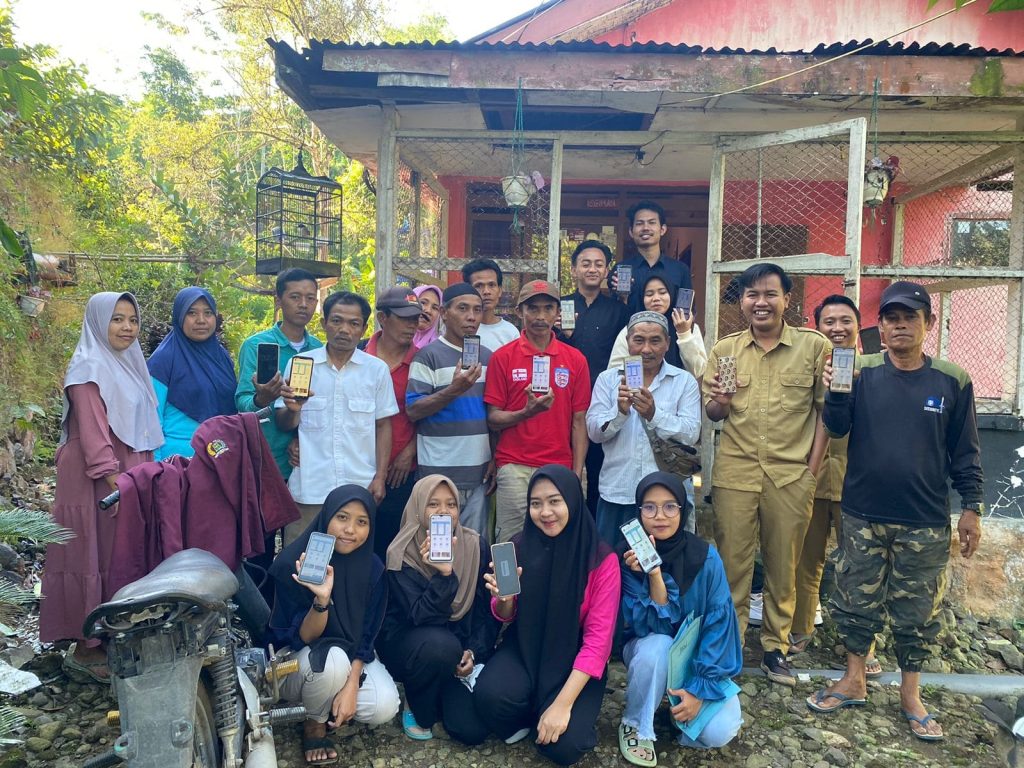 Sosialisasi Aplikasi MallDesa di Dusun Tanah Manis Desa Sidomulyo Mendorong Transisi ke Surat Menyurat Digital