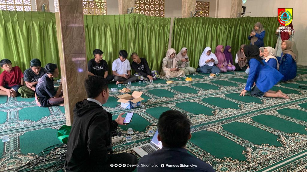 Sosialisasi MallDesa oleh Media Center Bersama Mahasiswa MBKM Unmuh Jember, Remas Darul Falah Antusias