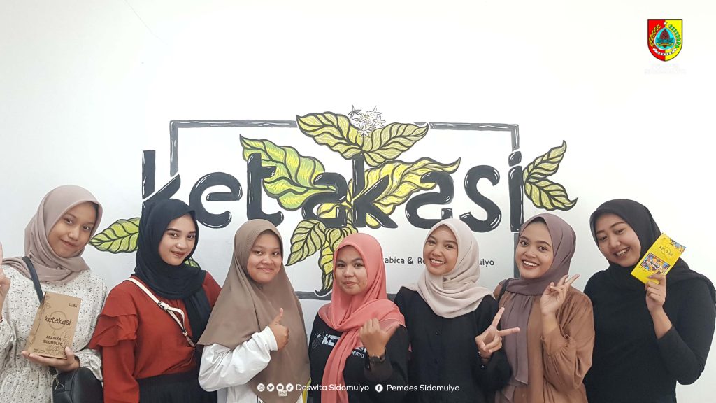Mahasiswa MBKM UNMUH Jember Kunjungi Ketakasi Sidomulyo untuk Optimalisasi Digitalisasi Desa